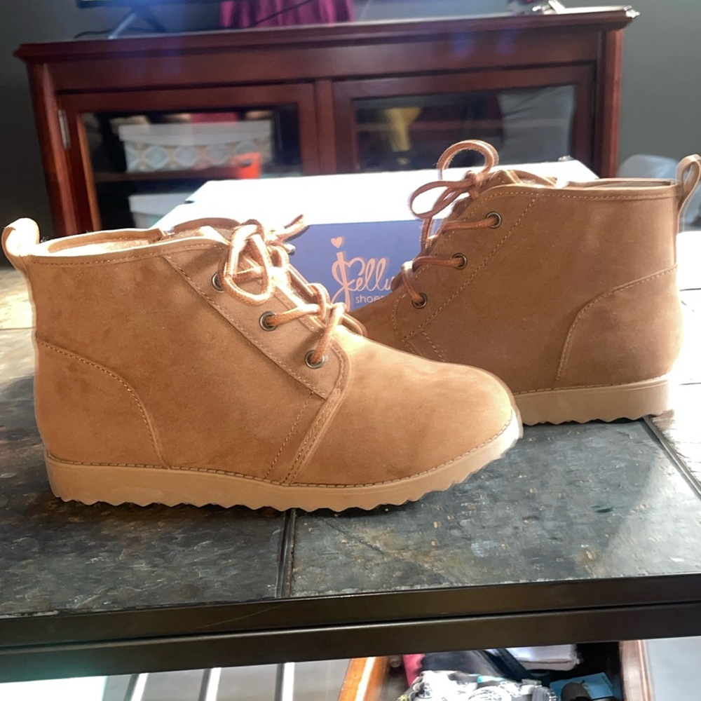 Jellypop Women's 7.5 Tan Suede Kale Short Boots with Laces NEW in BOX